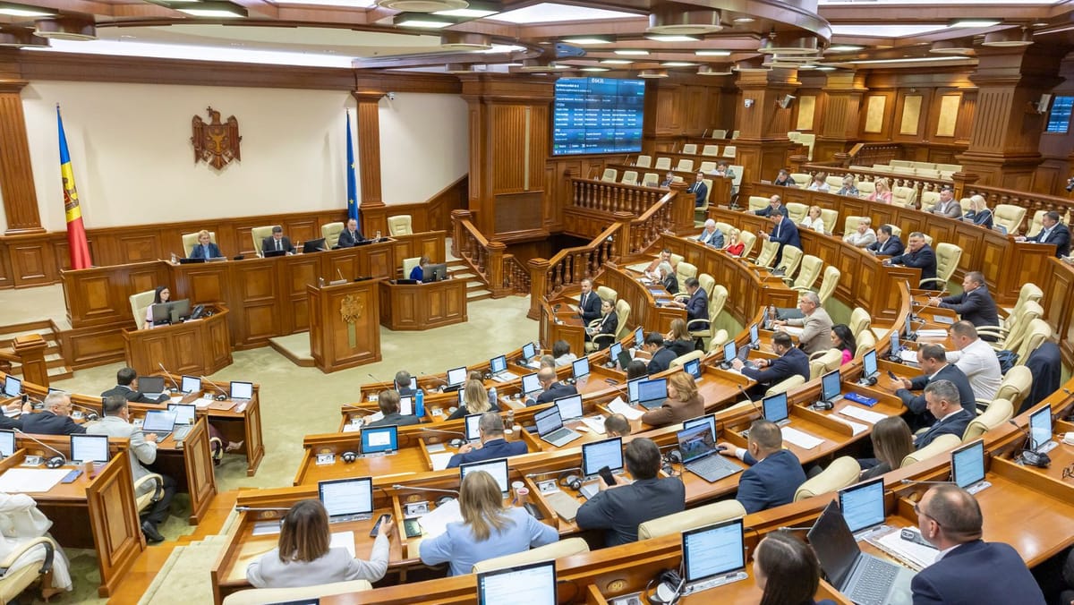 LIVE/ Deputații au revenit din vacanță pentru o sesiune extraordinară. Sunt 37 de proiecte pe ordinea de zi