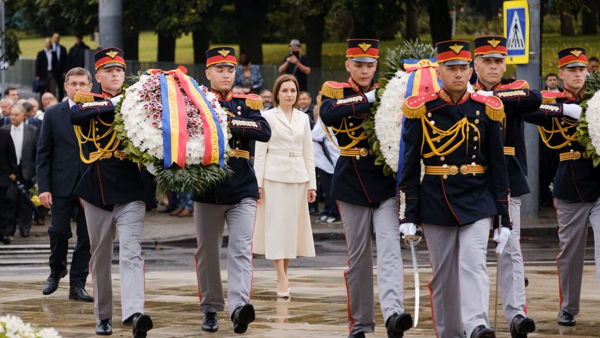 GALERIE FOTO/ Ziua Independenței a început cu un omagiu adus celor care au apărat libertatea R. Moldova