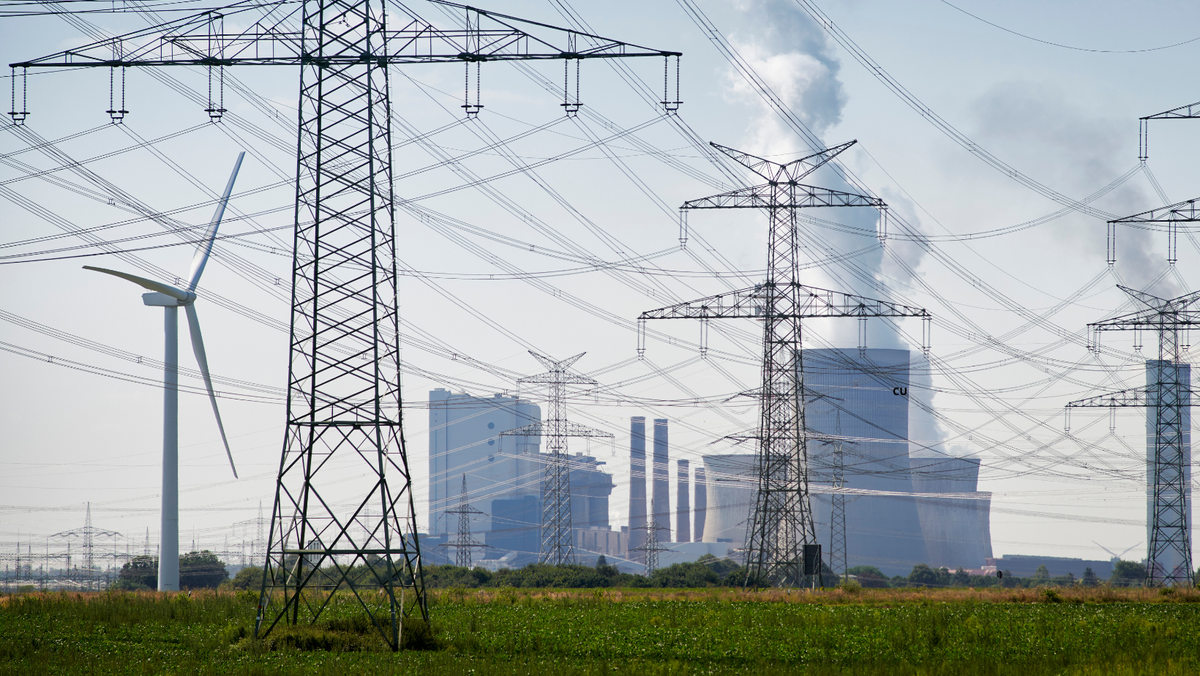 Peste 50% din energia electrică necesară astăzi este importată. Energocom cere consum responsabil