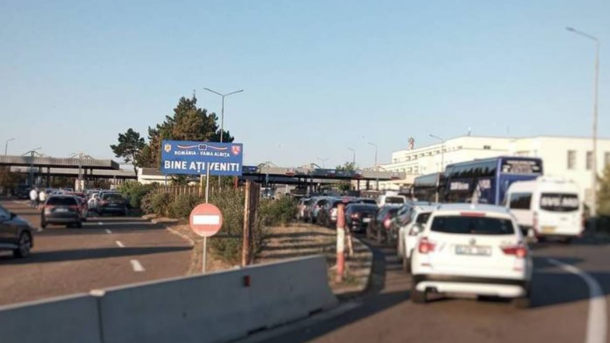 Trafic intens la Leușeni-Albița. Șoferii care merg spre România, îndemnați să aleagă rute alternative