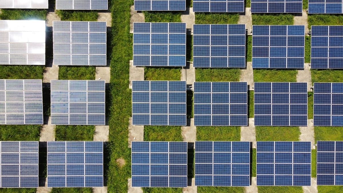 Panourile solare și pompele de căldură pot fi instalate mai ușor. Ce acte nu mai sunt necesare