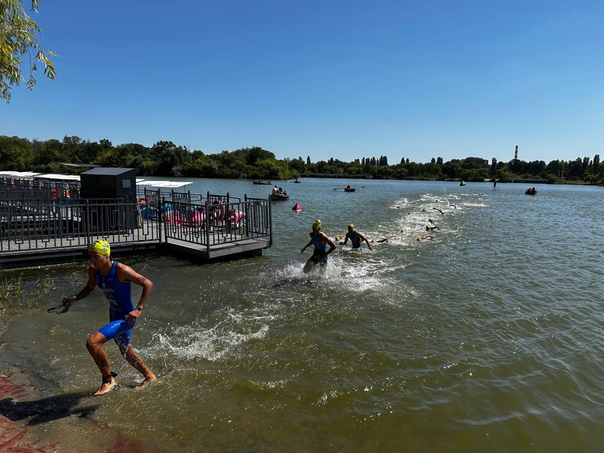 FOTO/ Chișinăul, gazda unei competiții europene de triatlon. Au participat sportivi din 35 de țări