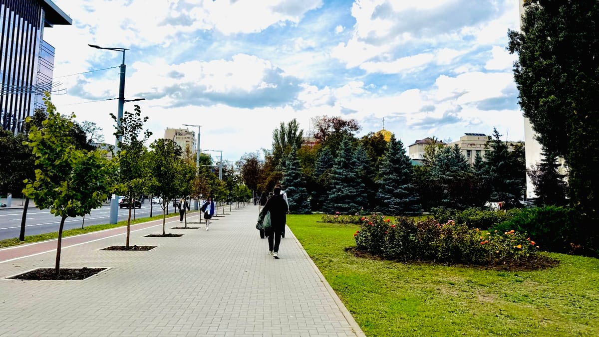 Vreme schimbătoare sâmbătă: ploi în centru și sud, iar la nord vor fi doar 18°C