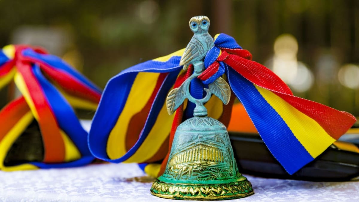 În școlile din R. Moldova va suna azi primul clopoțel din noul an de studii. Elevii revin la ore
