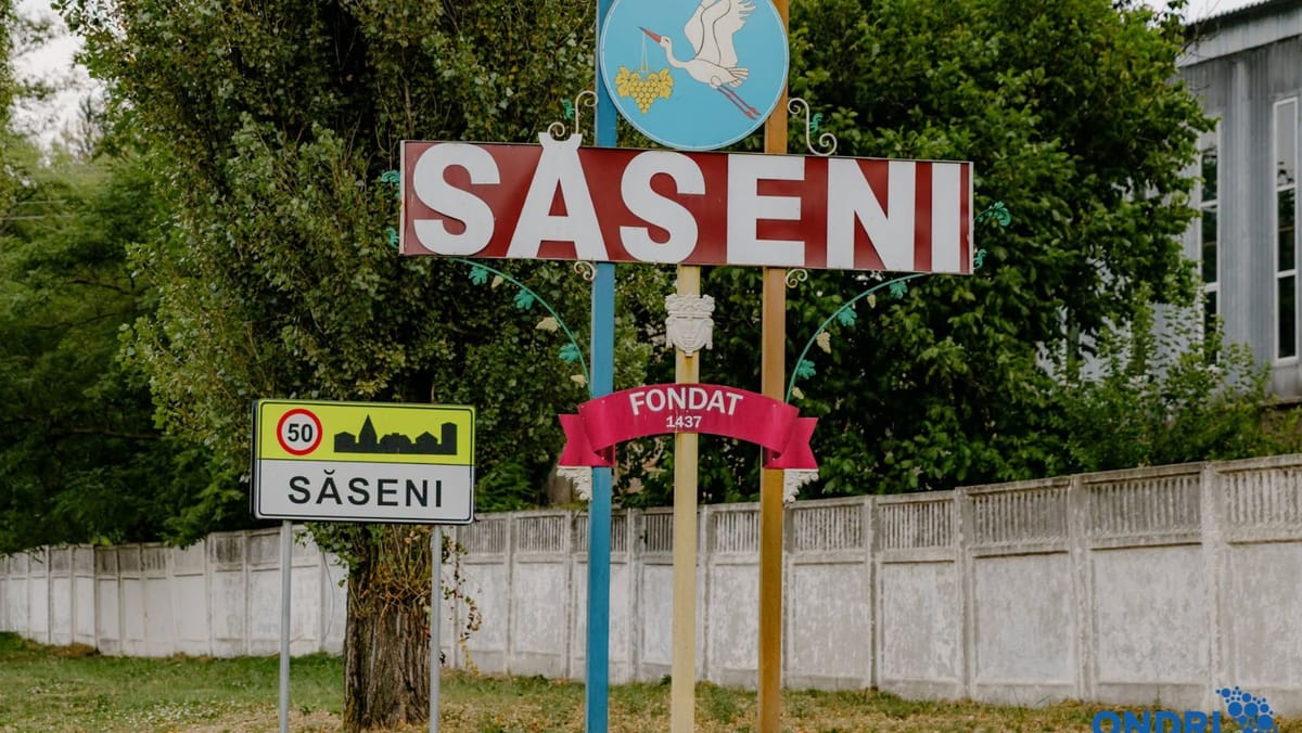 FOTO/ Viața de zi cu zi, mai ușoară pentru locuitorii din Săseni. Au apă la robinet și drum bun
