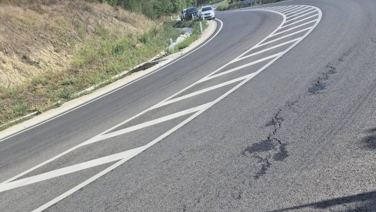 Fisuri pe R33 în timpul reabilitării. Administrația Națională a Drumurilor a anunțat verificări