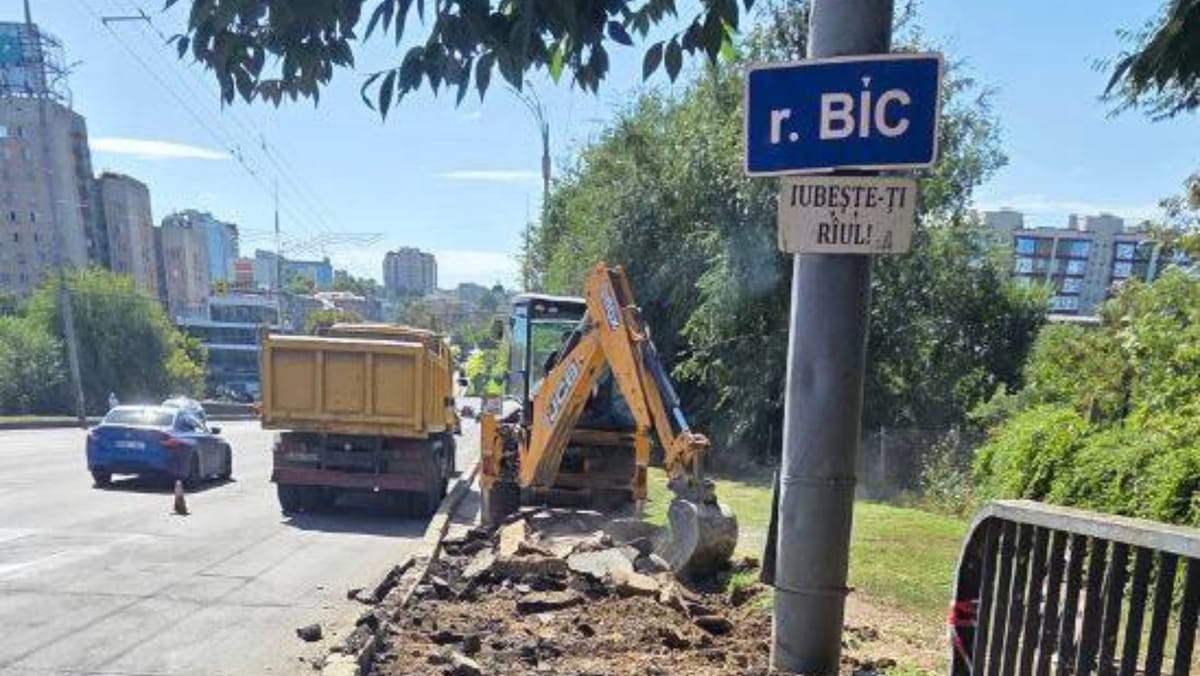 FOTO/ Podul de la Circ, în reparație. Au început lucrările de reabilitare a trotuarelor și parapetelor