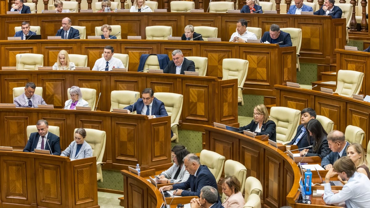 LIVE/ Parlamentul se întrunește în ședință. Bugetul, CFM, cartelele SIM și mai multe proiecte UE sunt pe agendă