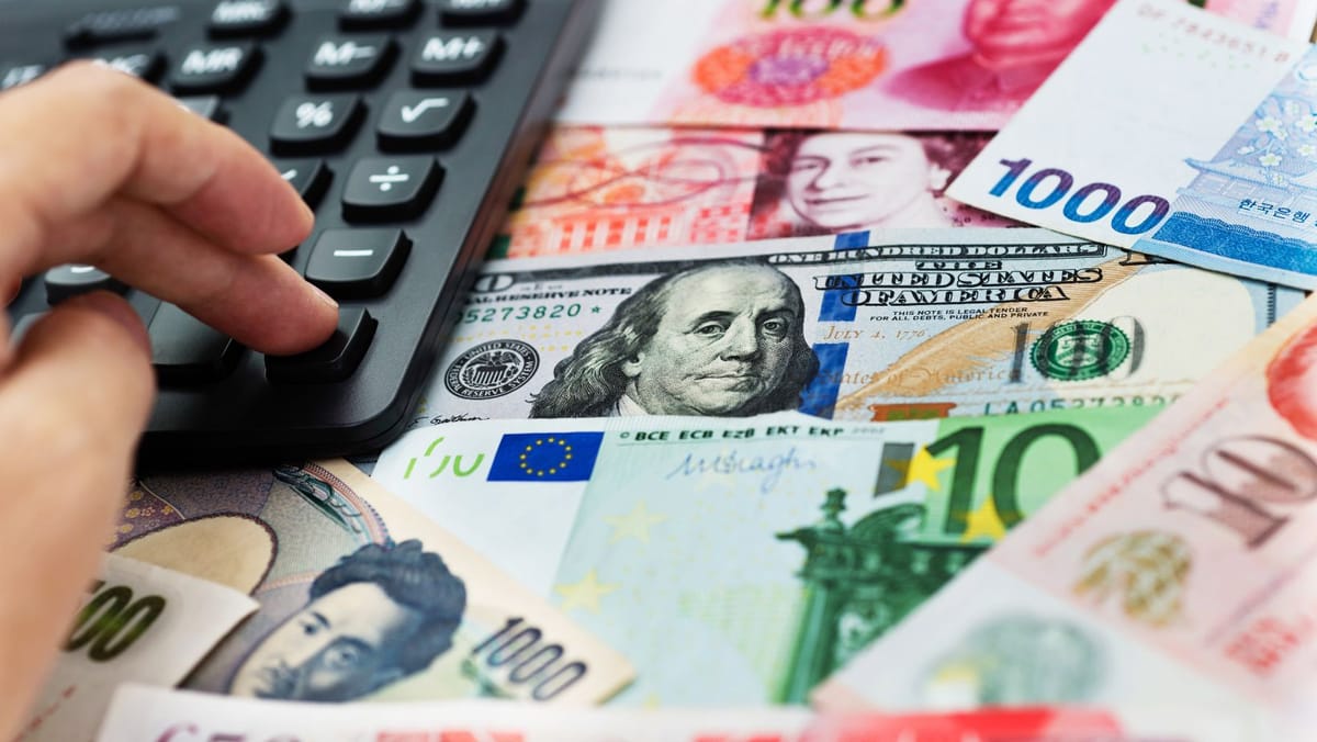 Leul pierde teren în fața dolarului, dar câștigă ușor față de euro. Cum arată cursul valutar miercuri