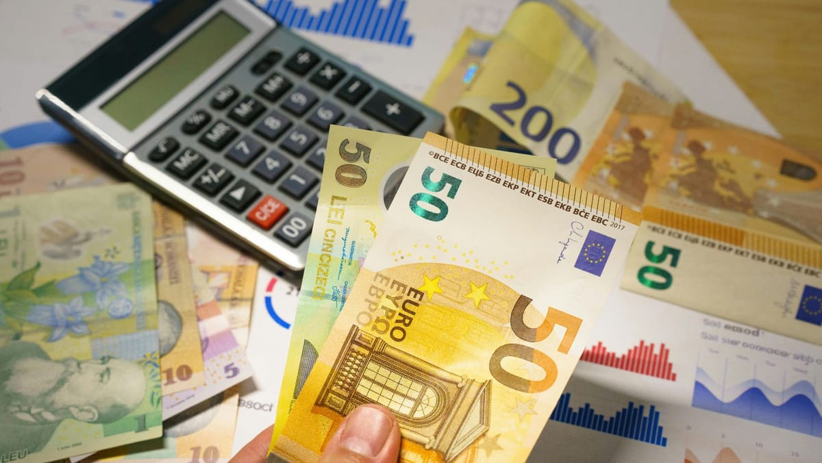 Cât costă euro și dolarul la început de săptămână - cursul valutar pentru 5 octombrie