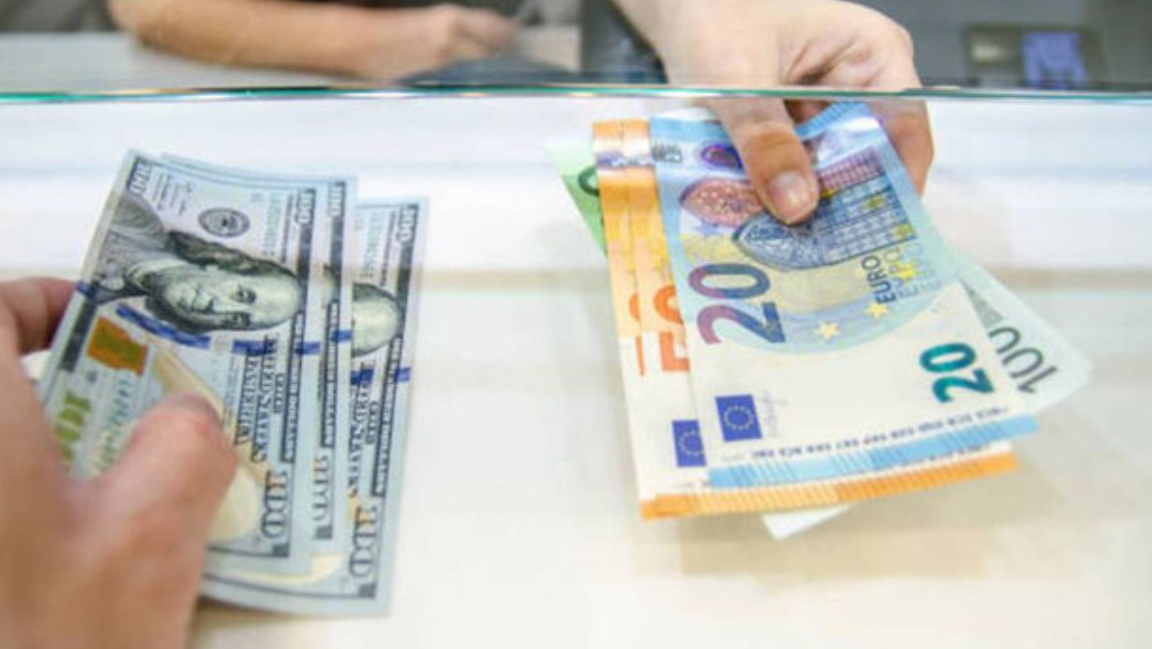 Euro și dolarul pierd teren în fața leului moldovenesc. Cursul valutar pentru astăzi