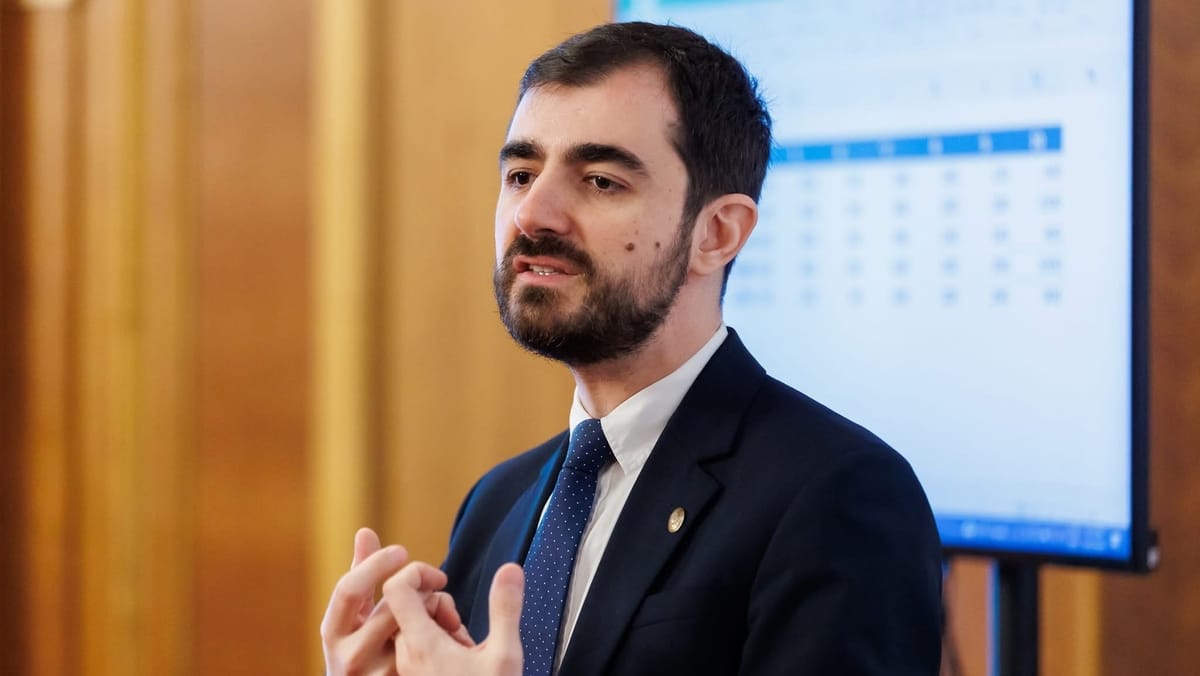 Afaceri deschise de pe telefon, fără contabil și avize prealabile. Ce propune ministrul Economiei