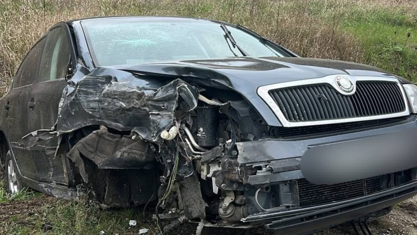 Un șofer a murit după o coliziune cu un camion încărcat cu materiale de construcție