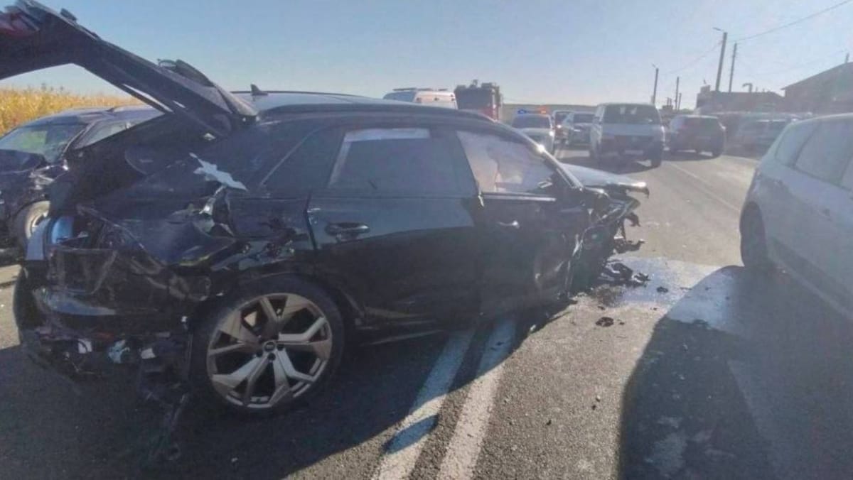 FOTO/ Trei mașini s-au ciocnit lângă Peresecina. Un Audi a intrat pe contrasens și a provocat accidentul