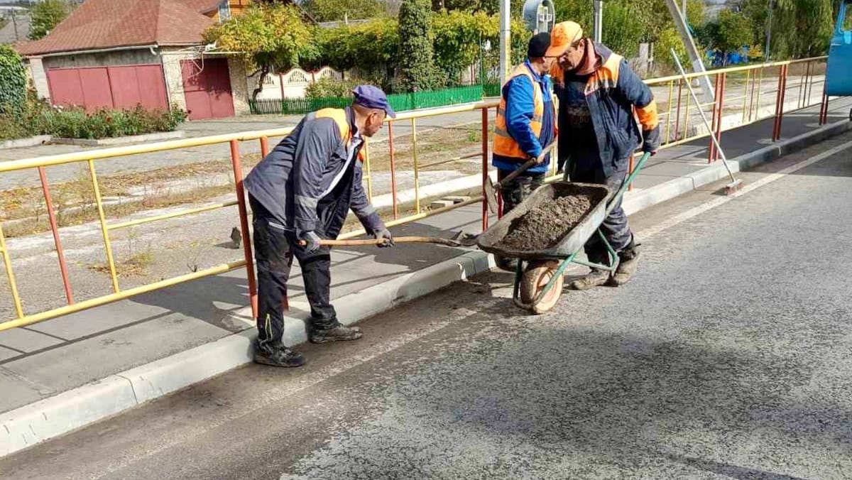 FOTO/ Drumarii au intervenit pe 13 sectoare de drumuri naționale după ploile din ultimele zile