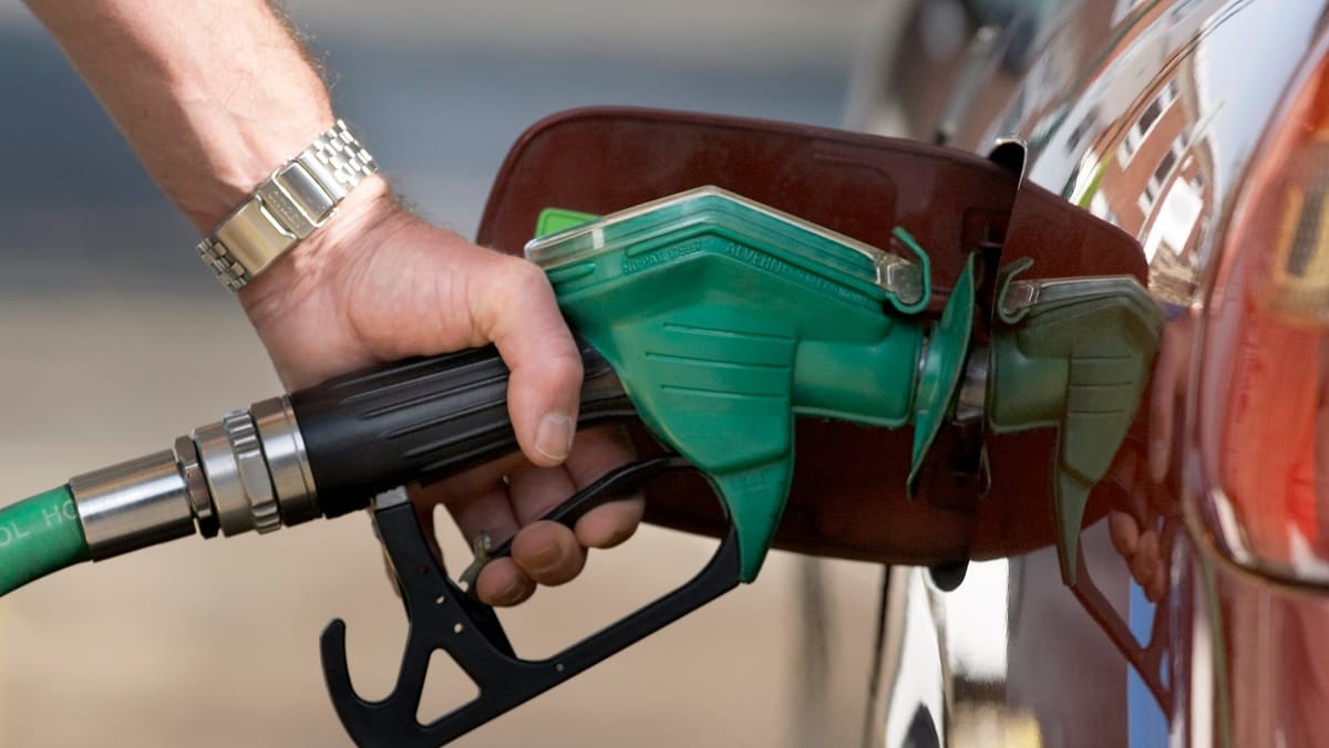 Vești bune pentru șoferi. Carburanții se ieftinesc și pe 7 octombrie