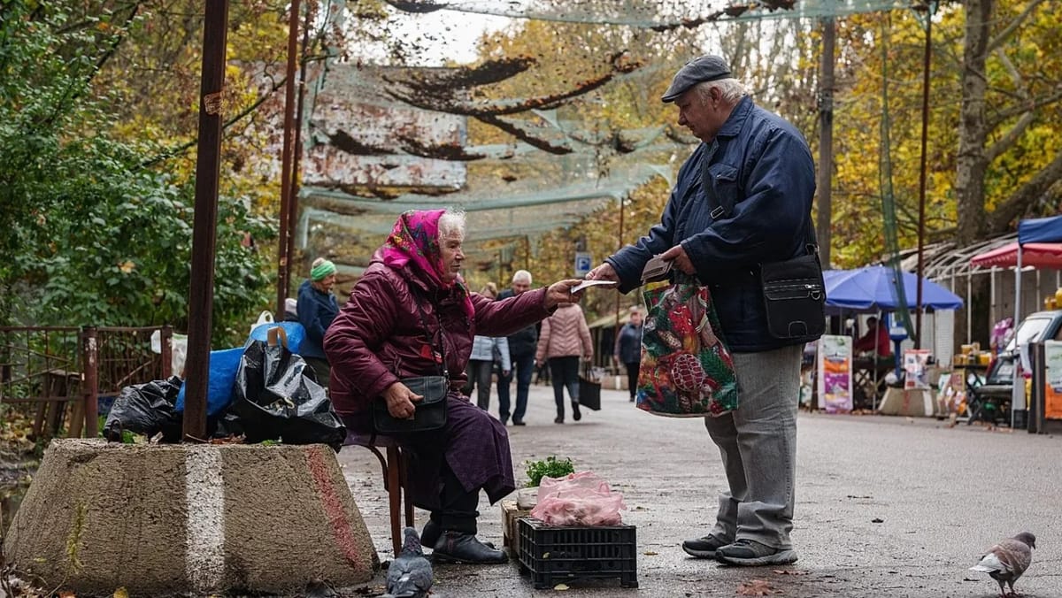 Civilii din Oleșki, oraș ucrainean ocupat de ruși, sunt evacuați în urma unui armistițiu negociat cu sprijinul Melaniei Trump