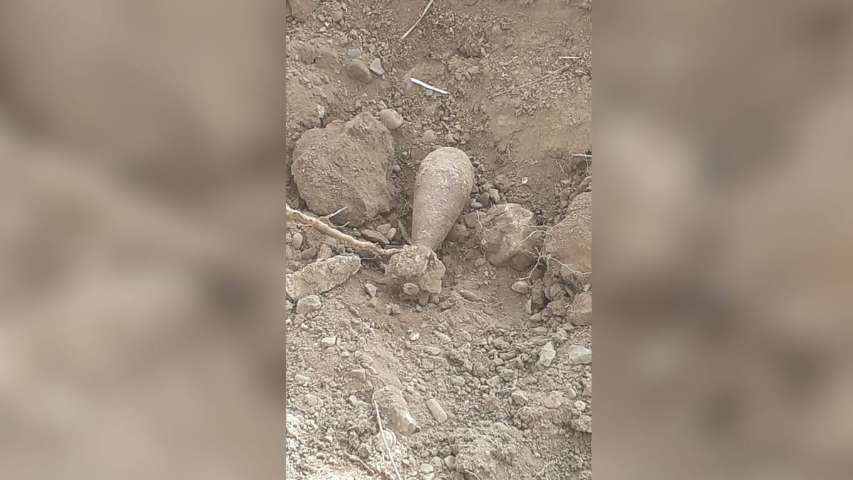 Descoperire periculoasă pe calea ferată! Un obuz din timpul războiului, găsit pe segmentul Căușeni-Bender