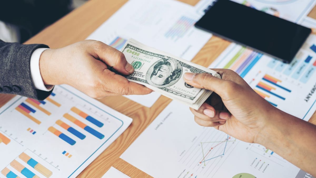 Euro continuă să crească, iar dolarul se ieftinește. Cursul valutar pentru joi, 22 octombrie