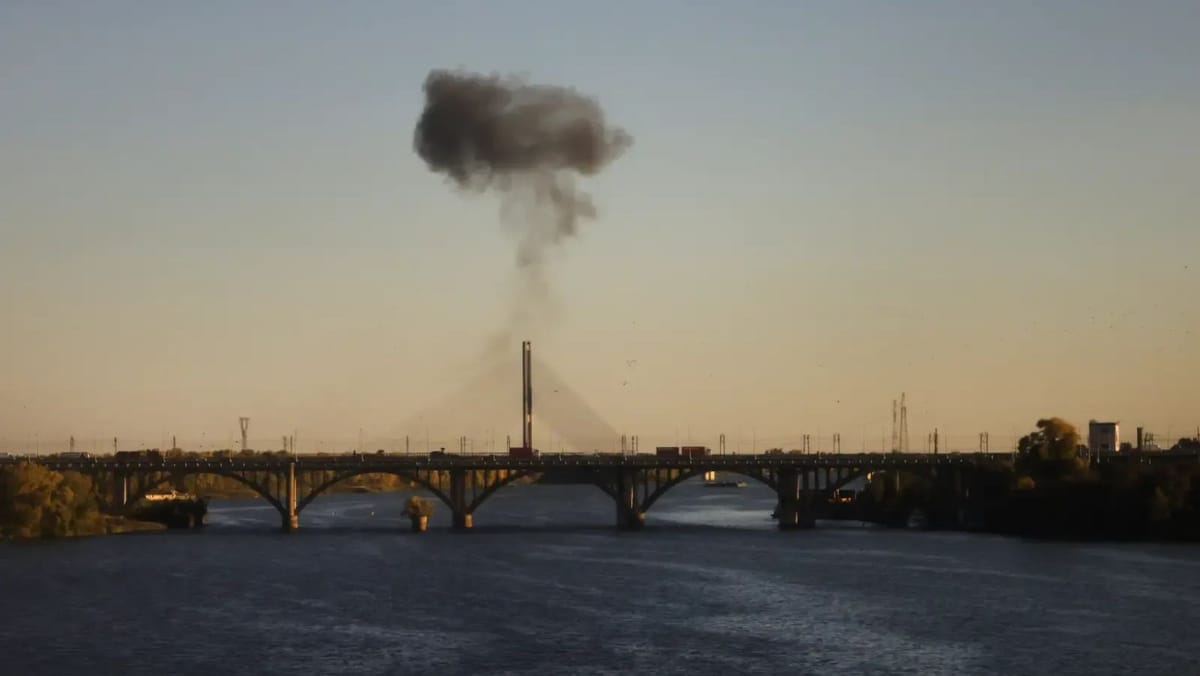 Federația Rusă a lovit Podul de Nord din Kiev. Traficul între cele două maluri ale Niprului, din nou perturbat