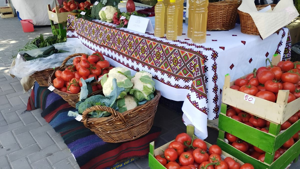 Fructe de sezon, miere și produse artizanale ne așteaptă în acest weekend la târgurile din Chișinău