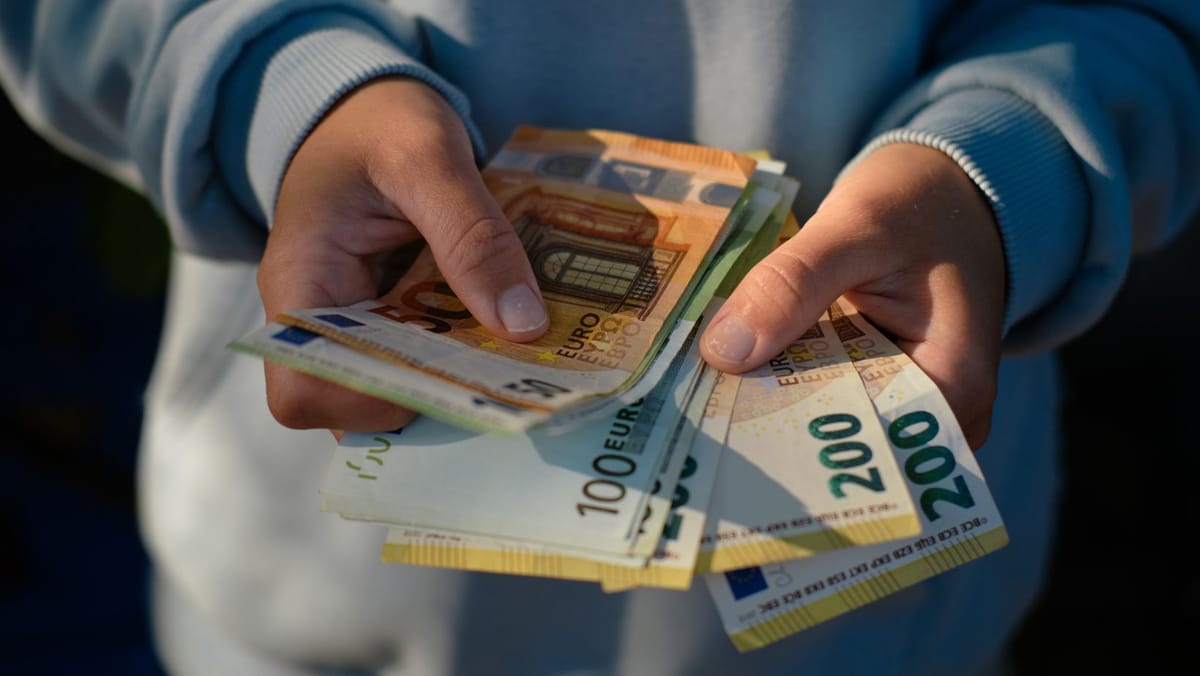 Curs valutar pentru 17 octombrie: cât valorează euro și dolarul