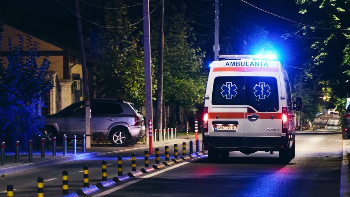 Aproape o sută de persoane au avut nevoie de ambulanță după accidente rutiere. Opt copii au ajuns la spital
