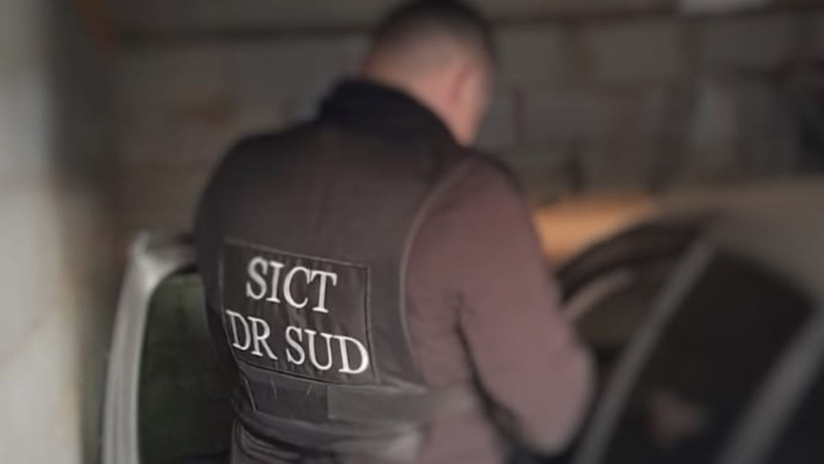 Percheziții la două persoane bănuite de falsificarea actelor. Un suspect a fost reținut pentru 72 de ore