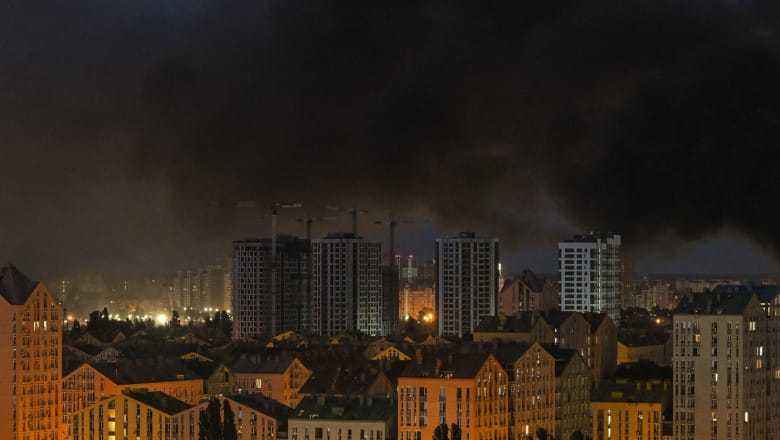 Kievul, atacat cu rachete balistice. O persoană a murit, iar mai multe clădiri au fost avariate