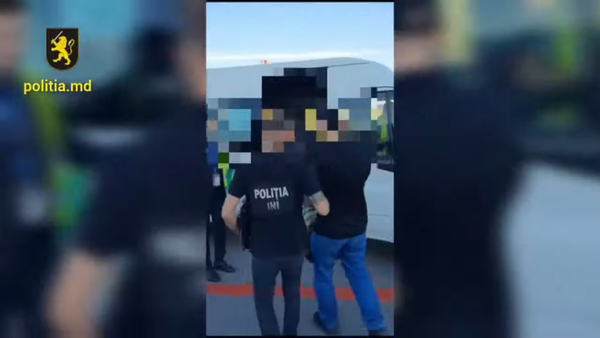 Doi moldoveni, aflați în căutare internațională, extrădați din Federația Rusă