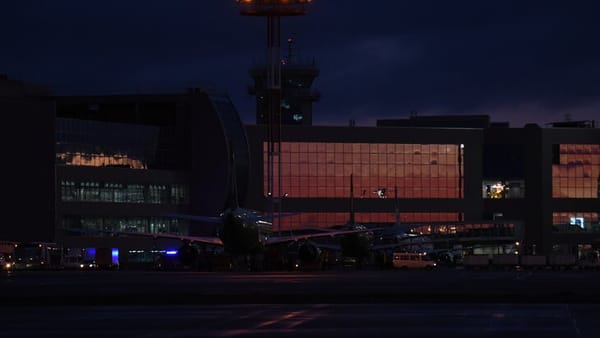 Atacuri cu drone. Aeroporturile internaţionale Domodedovo şi Vnukovo din Moscova, închise (VIDEO)