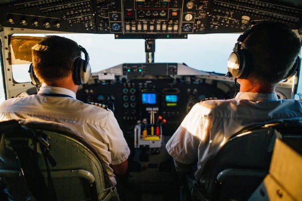 Aviația moldovenească:  Aproape 500 de aeronave sunt dirijate de 46 de controlori. Cauzele crizei