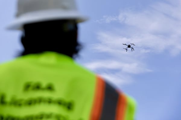 FOTO/ Angajații Moldelectrica au învățat cum să folosească drone