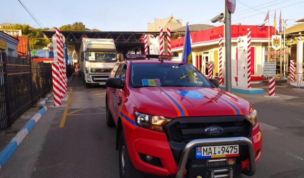 FOTO/ R. Moldova oferă loturi de echipamente electrice pentru Ucraina. Salvatorii au pornit spre orașul Hmelnițki