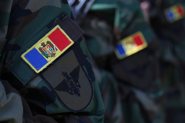 Tehnică militară pe drumuri din țară. Exercițiul la care participă sute de militari moldoveni, români şi americani