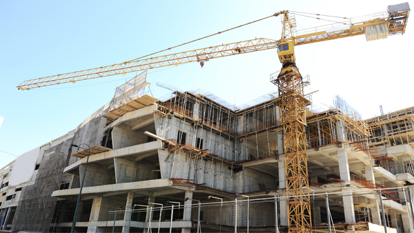 Bloc locativ construit cu abateri, la Ialoveni. Fondatorul companiei de construcții, condamnat pentru corupție