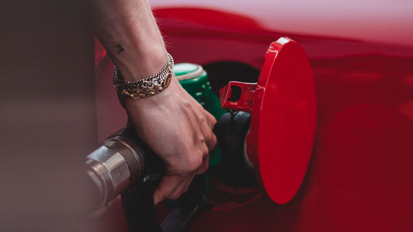 Benzina și motorina se scumpesc semnificativ. Ce prețuri a stabilit ANRE