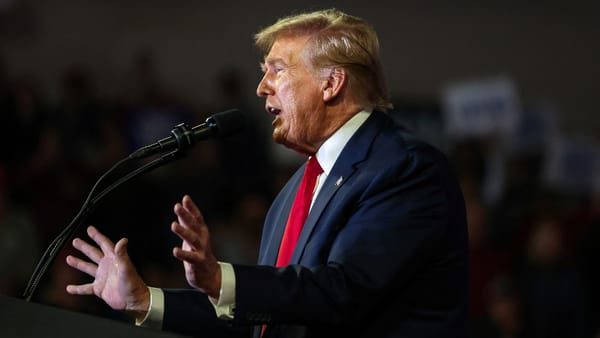 Donald Trump spune că „ar încuraja Rusia să facă ce vrea” oricărei țări NATO care nu-și plătesc datoriile