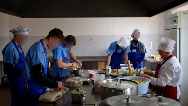 Mâncare mai sănătoasă în penitenciare. Deținuții vor avea meniuri speciale și vor putea solicita produse de post