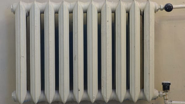 Consumatorii din Chișinău și Bălți vor achita mai puțin pentru căldură. Ce tarife propune ANRE