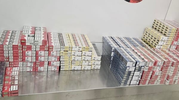 Doi cetățeni străini, prinși pe Aeroportul din Chișinău cu 1.580 de pachete de țigări. Unde urmau să zboare