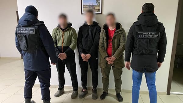 VIDEO/ Trei tineri din R. Moldova au traversat ilegal râul Prut, ca să ajungă în România
