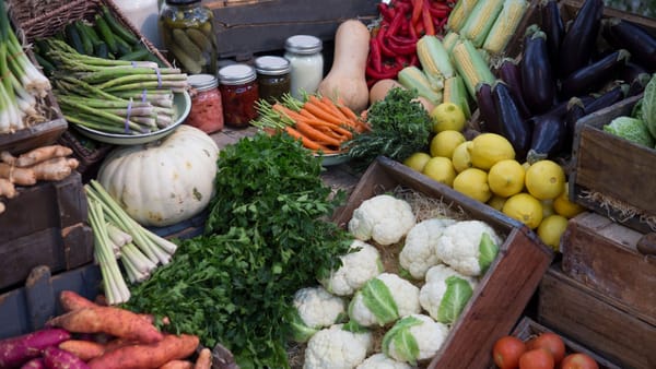 Fructele și legumele, mai scumpe în luna martie. Au crescut și prețurile la medicamente