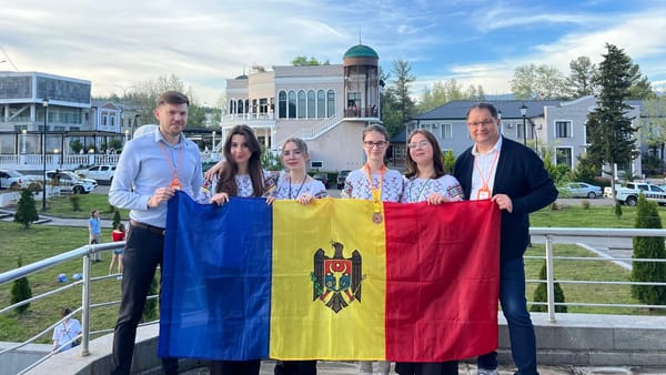 Două eleve din țară au obținut o medalie și o mențiune de onoare la Olimpiada Europeană de Matematică pentru Fete