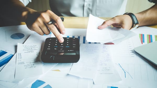 Consumatorii vor putea depune plângeri legate de calitatea sau facturarea serviciilor. Noi reguli, aprobate de Guvern