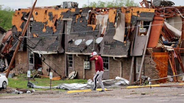 VIDEO/ Cel puțin cinci persoane au murit în urma zecilor de tornade care au lovit SUA în ultimele zile