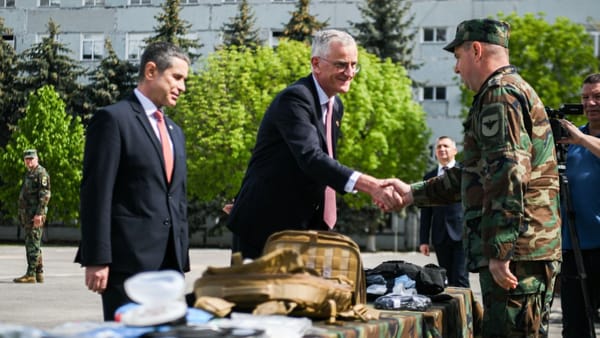 FOTO/ Armata Națională a recepționat un lot de echipamente medicale din partea NATO