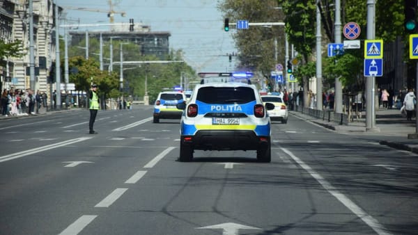 Lăsați pe parbrizul mașinii un număr de telefon. Recomandări pentru șoferii din Chișinău