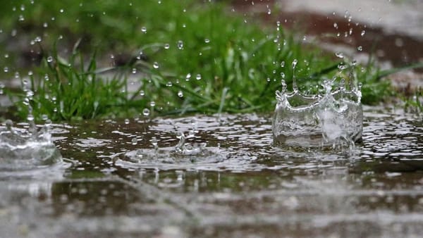 Cod galben de instabilitate atmosferică. Meteorologii prognozează ploi cu descărcări electrice și grindină