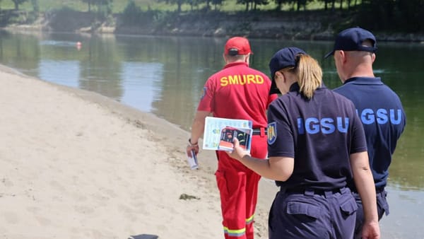 Reguli de comportament la scăldat. Salvatorii continuă campania de prevenire a înecurilor în perioada estivală
